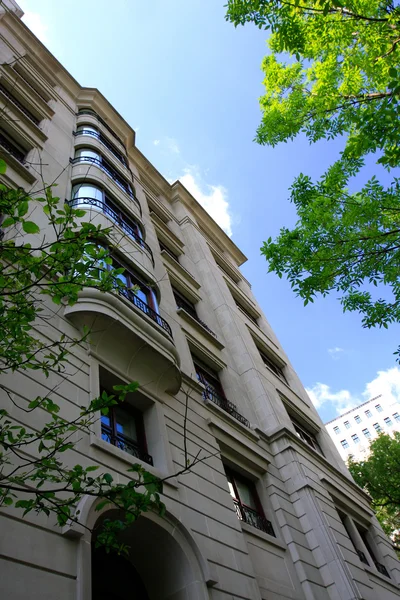 Luxury apartment building — Stock Photo, Image
