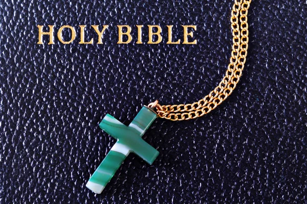 Jade Cross and Bible — Stock Photo, Image
