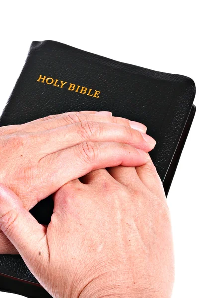 Mãos Sênior sobre a Bíblia — Fotografia de Stock