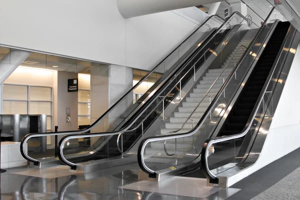 Interior moderno do aeroporto — Fotografia de Stock