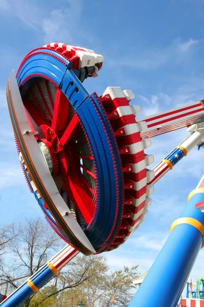 Latający dysk roller coaster — Zdjęcie stockowe