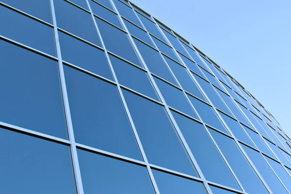 Mordern escritório buiding parede de vidro — Fotografia de Stock