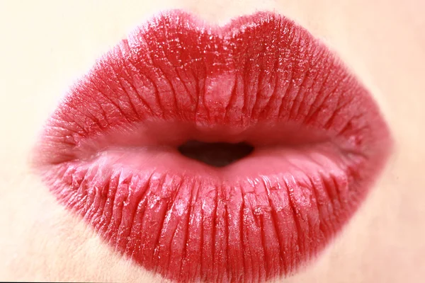 Lábios vermelhos quentes femininos macro — Fotografia de Stock