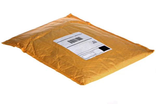 Пыльная желтая почтовая посылка — стоковое фото