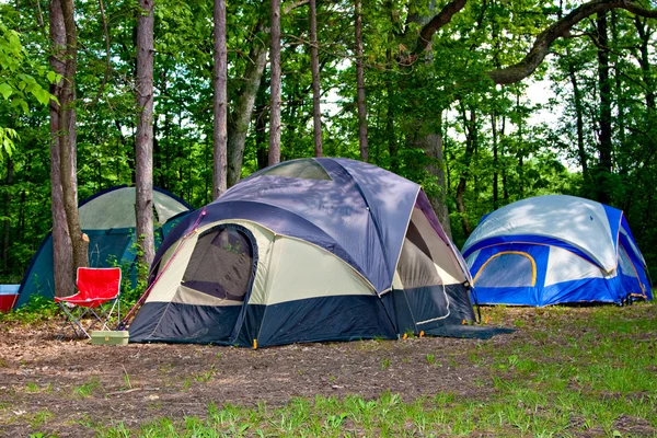 Camping tenten op Camping Stockafbeelding
