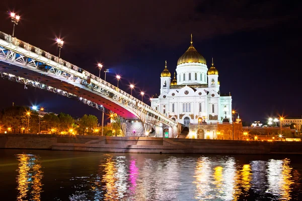 Brücke und Kathedrale des Erlösers Christus — Stockfoto