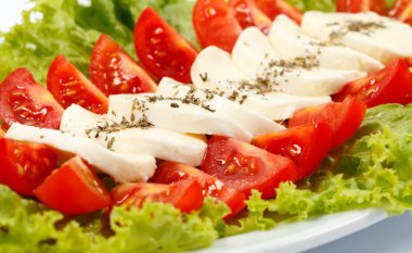 Caprese salatası