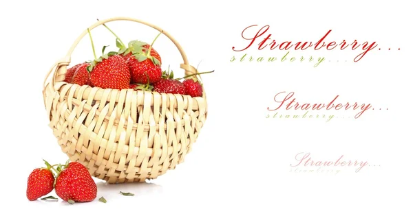 购物篮和草莓 — 图库照片