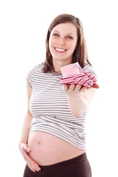 Mujer embarazada sosteniendo zapatos de bebé — Foto de Stock