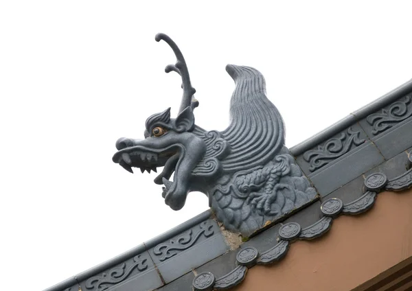 Скульптура дракона на даху — стокове фото