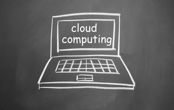 Computação em nuvem desenhada com giz no quadro negro — Fotografia de Stock