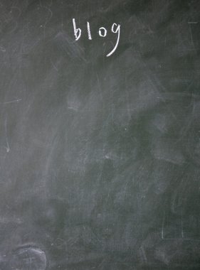 tahtaya tebeşir ile yazılmış blog başlığı