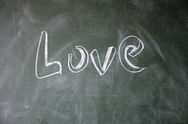 Τίτλο αγάπη γραμμένα με κιμωλία στο blackboard — Φωτογραφία Αρχείου