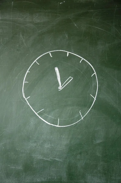 Clock drawn with chalk on blackboard — Stock Photo, Image