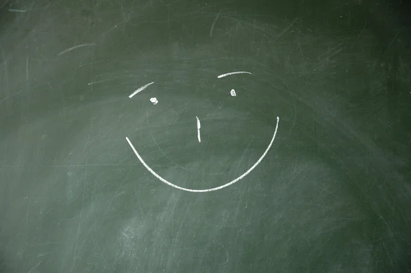 Посмішка намальована крейдою на дошці — стокове фото