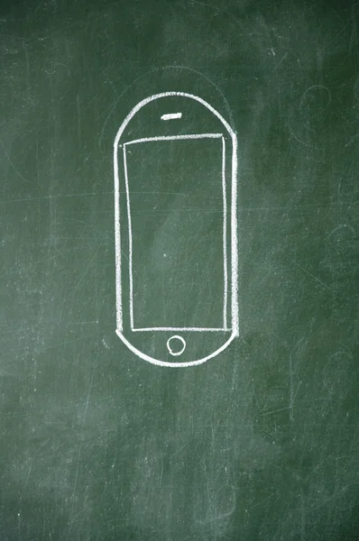 Téléphone cellulaire dessiné à la craie sur tableau noir — Photo
