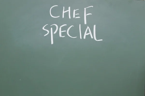 Kocken speciella titel skrivs med krita på svarta tavlan — Stockfoto
