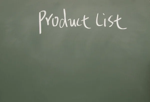 Produktlista skrivet med krita på svarta tavlan — Stockfoto