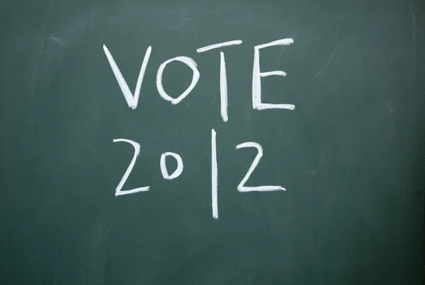 Stemmen 2012 titel geschreven met krijt op blackboard — Stockfoto