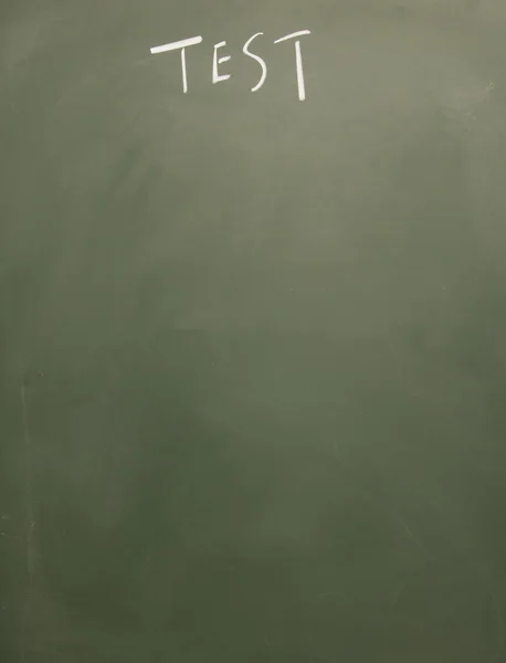 Test titel geschreven met krijt op blackboard — Stockfoto