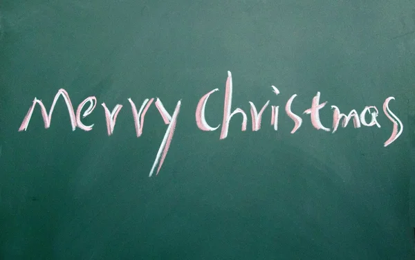 黑板上用粉笔写的快乐圣诞节标题 — 图库照片