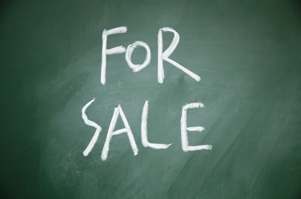 For sale title written with chalk on blackboard — Stock Photo, Image