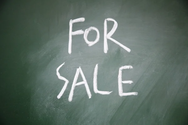 For sale title written with chalk on blackboard — Stock Photo, Image