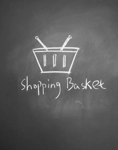 Bevásárló kosár rajzolt krétával táblára — Stock Fotó