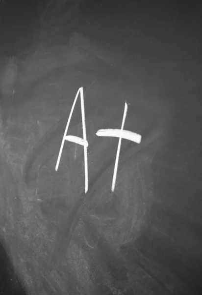 A + Zeichen mit Kreide auf Tafel geschrieben — Stockfoto