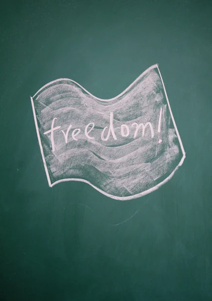 Frihet flagga dras med chak på blackboard — Stockfoto