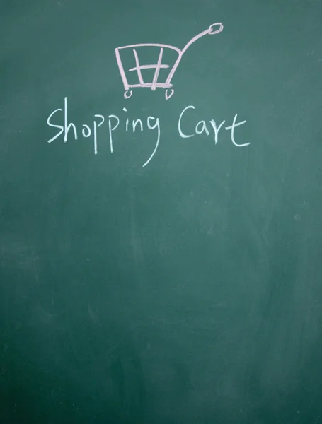 黒板にチョークで描かれた買い物カゴ — ストック写真
