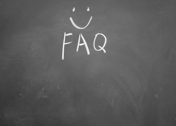 FAQ titel getekend met krijt op blackboard — Stockfoto