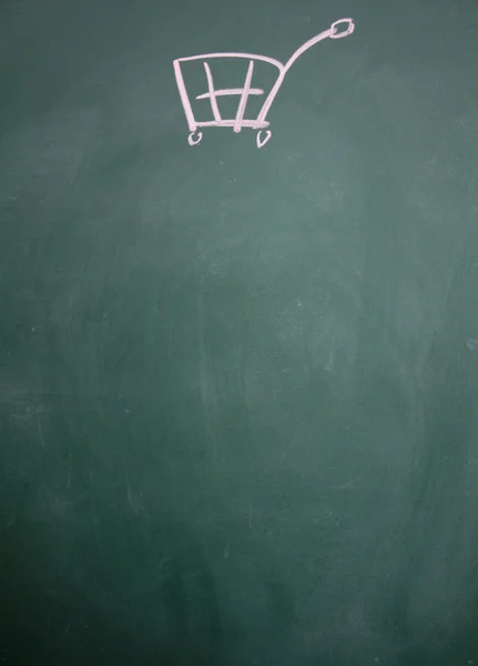 Nákupní košík symbol nakreslen křídou na tabuli — Stock fotografie