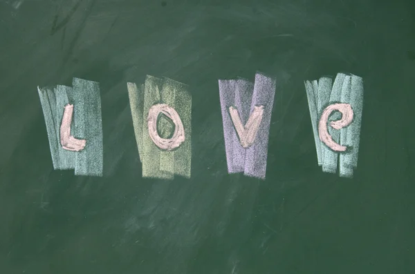 Sevgi işareti ile Tebeşir tahtaya çizilen — Stok fotoğraf