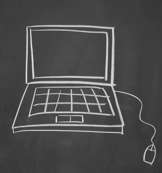 Computadora portátil dibujada con tiza en pizarra — Foto de Stock