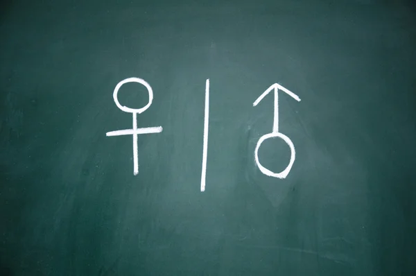 Жінок і чоловіків знак, намальований крейдою на дошці — стокове фото