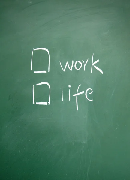 Práce nebo života volba nakreslen křídou na tabuli — Stock fotografie
