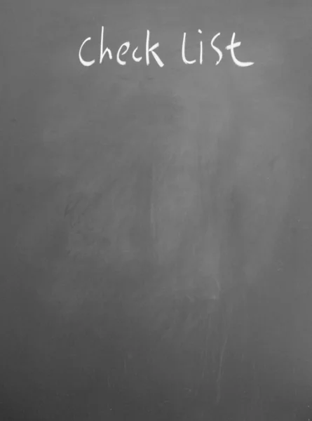 黒板にチョークで書かれたチェック リストのタイトル — ストック写真