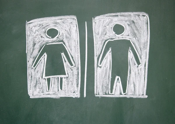 Kadınlar ve erkekler işareti ile Tebeşir tahtaya çizilen — Stok fotoğraf