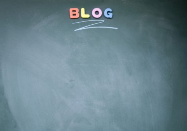 tahtaya tebeşir ile yazılmış blog başlığı