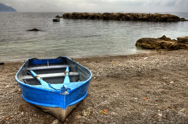 Човен в Італії пляж з Конка-дей-Марині (Sa) — стокове фото