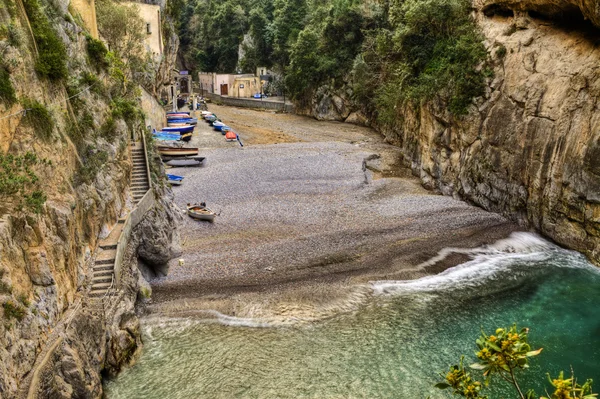 Fiordo de Furore, pueblo pesquero italiano de la costa de Amalfi — Foto de Stock
