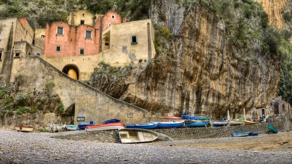 Furore, pueblo pesquero italiano de la costa de Amalfi HDR —  Fotos de Stock