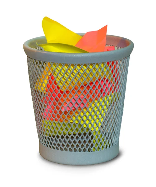 Çöp kovası içinde renkli buruşuk kağıt - Stok İmaj