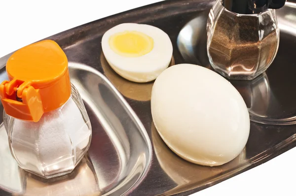 Eier, mit Salz und Pfeffer gekocht — Stockfoto