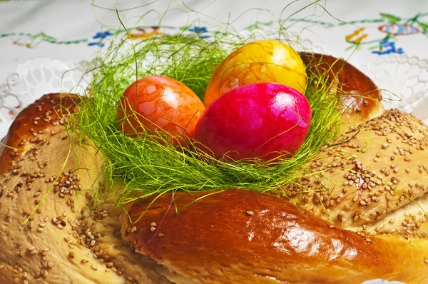 Boyalı yumurta Paskalya ekmek — Stok fotoğraf