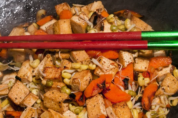 Chinese wok with carrots,tofu,soybean sprouts — Stock Photo, Image