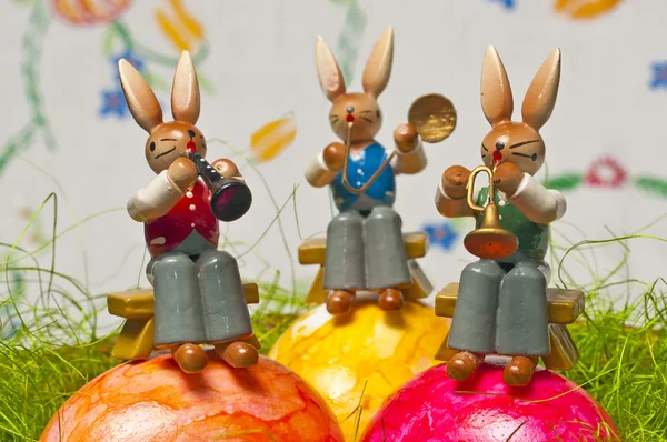 Pasqua coniglio suona musica — Foto Stock