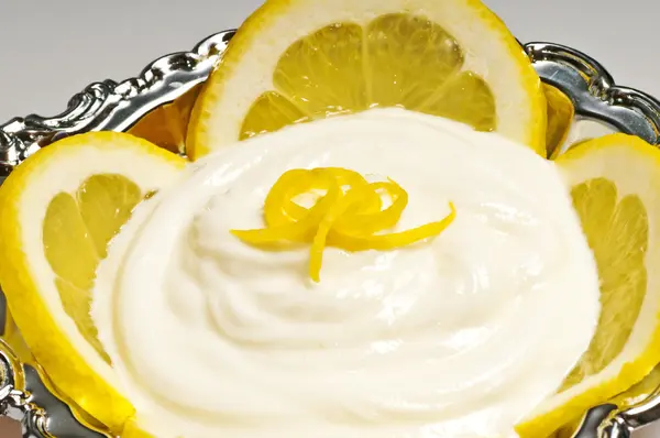 Cuajada con limón —  Fotos de Stock