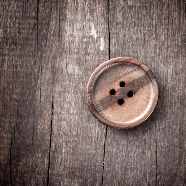Pulsante su un tavolo di legno — Foto Stock